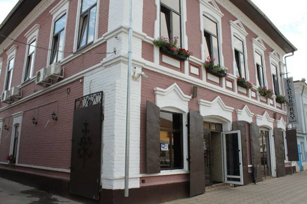 Отель блэкберри елабуга. Елабуга мотель. Отель ежевика севастополь. Елабуга гостиницы. Елабуга гостиницы.